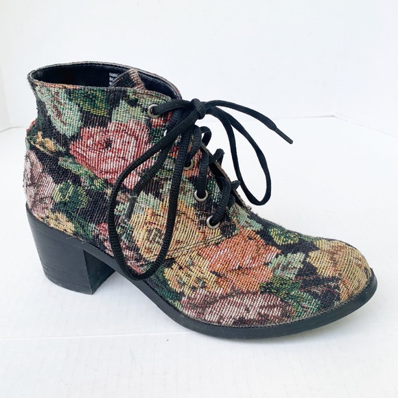 Vintage Shoes - Vintage Tapestry Chunky Heel Lace Up Booties 6.5